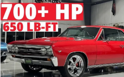 这辆定制的 1967 款雪佛兰 Chevelle SS 配备了您所期待的最后一款 V8 发动机