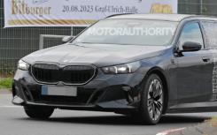  2024 BMW i5 Touring 电动旅行车被摄像机捕捉到