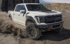 2024 福特 F-150 Raptor R 从 TRX 手中夺得马力桂冠