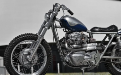 独一无二的川崎 W650 Bobber 充满复古魅力和优雅的触感