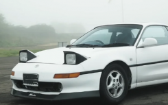 K20 替换的丰田 MR2 在直线加速赛中迎战 A80 Supra