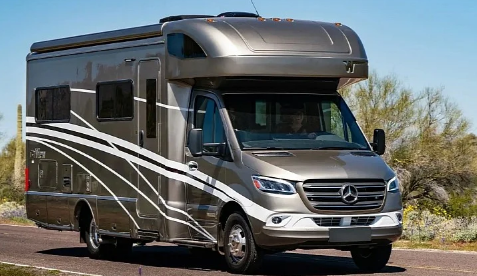 抢先一睹 Winnebago 即将推出的 C 级 Navion 24T 平面图