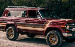 这辆 Restomod Jeep 切诺基 SJ 的价格相当于两辆牧马人 392