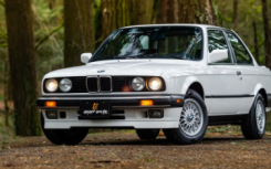 1988 年 BMW 325is Coupe 的驾驶测评