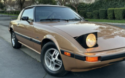 25K 英里 1981 年马自达 RX-7 今天带来拖车拍卖品