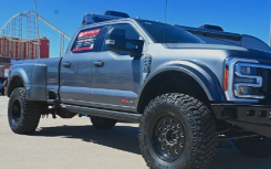 Buckstop Truckware 的单后轮改装 F-450 在 Mint 400 上大放异彩