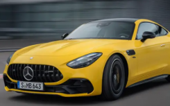 梅赛德斯将其四缸 A45 发动机安装在 AMG GT 上