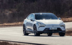 2025 年 Polestar 4 起售价为 56,300 美元 最高可达 74,300 美元