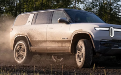 新款 Rivian R1T 和 R1S 上市 性能堪比兰博基尼