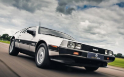 展望未来：驾驶电动 DeLorean DMC-12