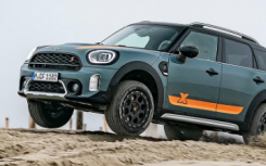 2024 款 MINI Countryman 将推出受 Rally Raid 启发的版本