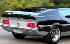 1971 款福特野马 Boss 351 炫耀增强型 V8 发动机